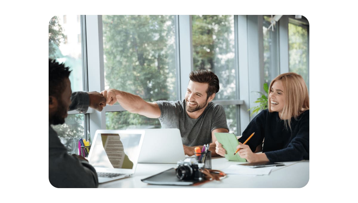 Infographic showing the four dimensions of a positive work environment: physical, social, emotional, and structural.